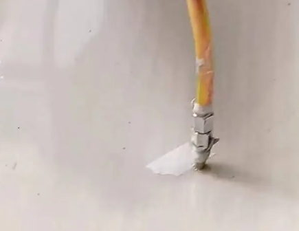 广安瓷砖空鼓维修公司专业解答在瓷砖铺贴过程中，如果使用的砂料过粗（如全部使用了粗砂），可能会导致以下问题
