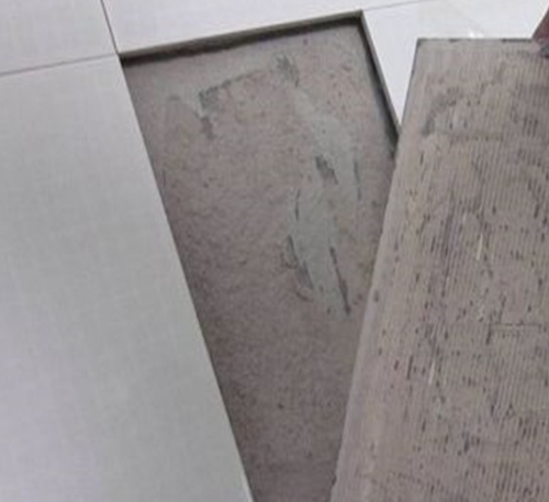 广安瓷砖空鼓维修公司分享瓷砖铺贴时如果打浆（即涂抹在瓷砖背面和基层上的砂浆或瓷砖胶）过少，会带来以下问题